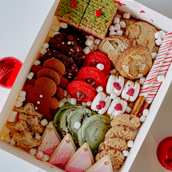 12/24 Large Holiday Dessert Box